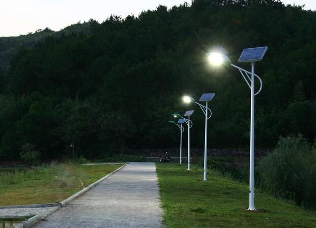 太陽能路燈陰雨天