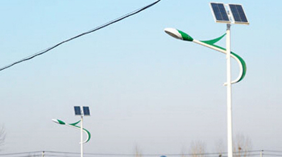 電太陽能兩用路燈